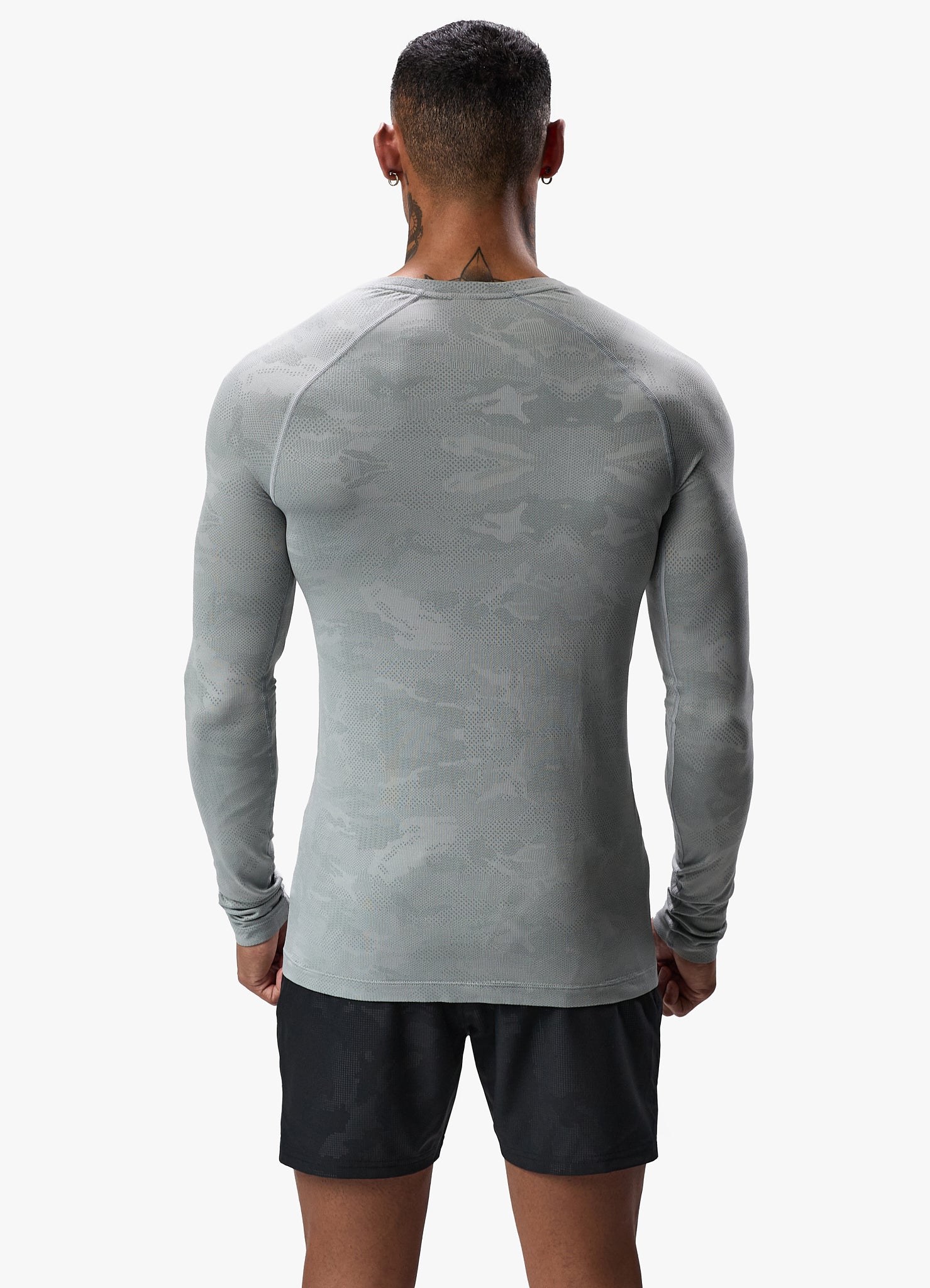 Gym King Debossed Camo Seamless LS Tee - Cloudy Grey Xs