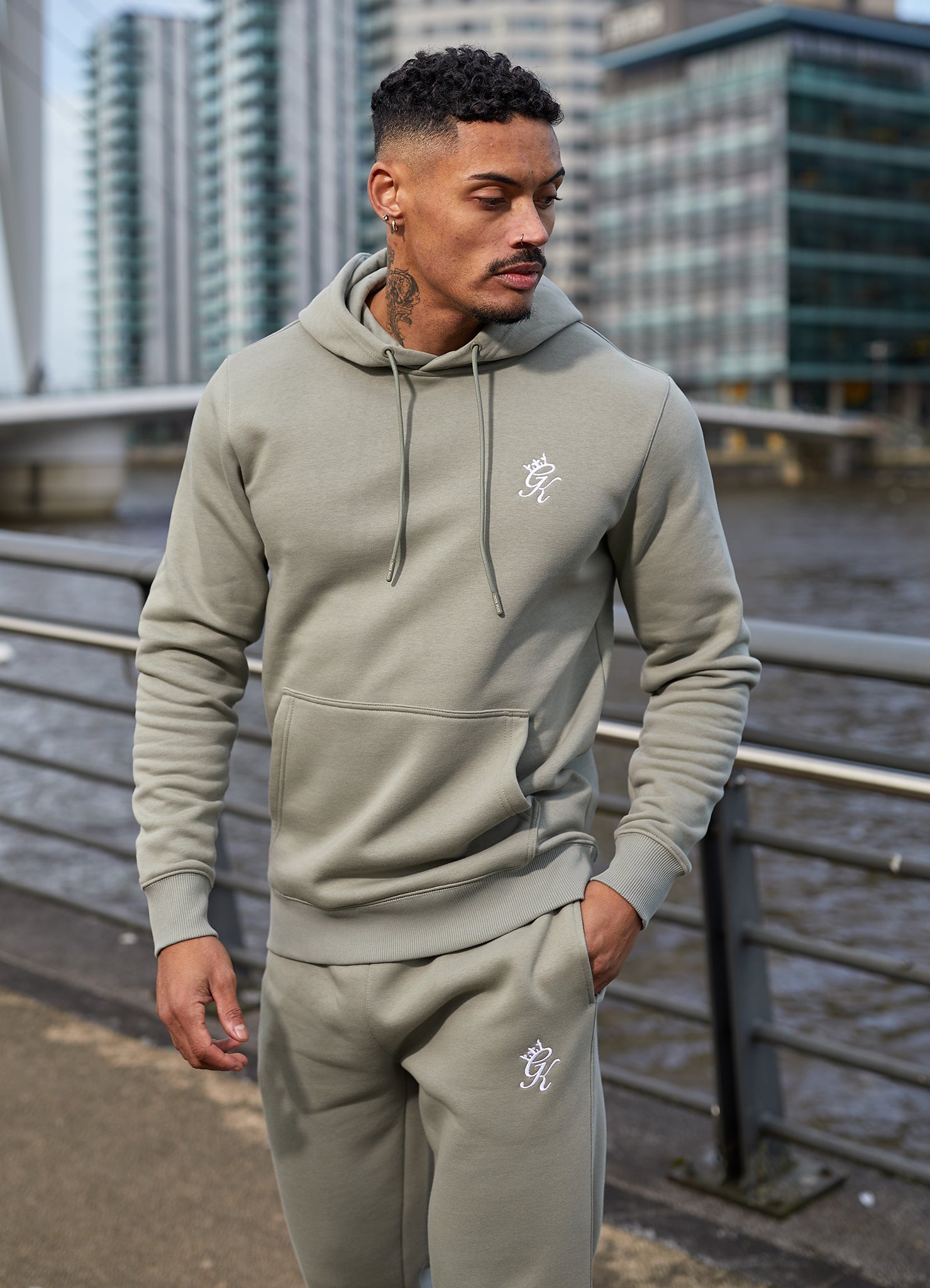 Gym King Fundamental Fleece Hood - Soft Khaki Xs